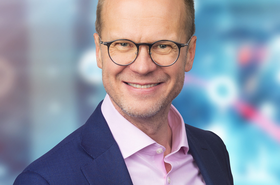 Riku Helander digita